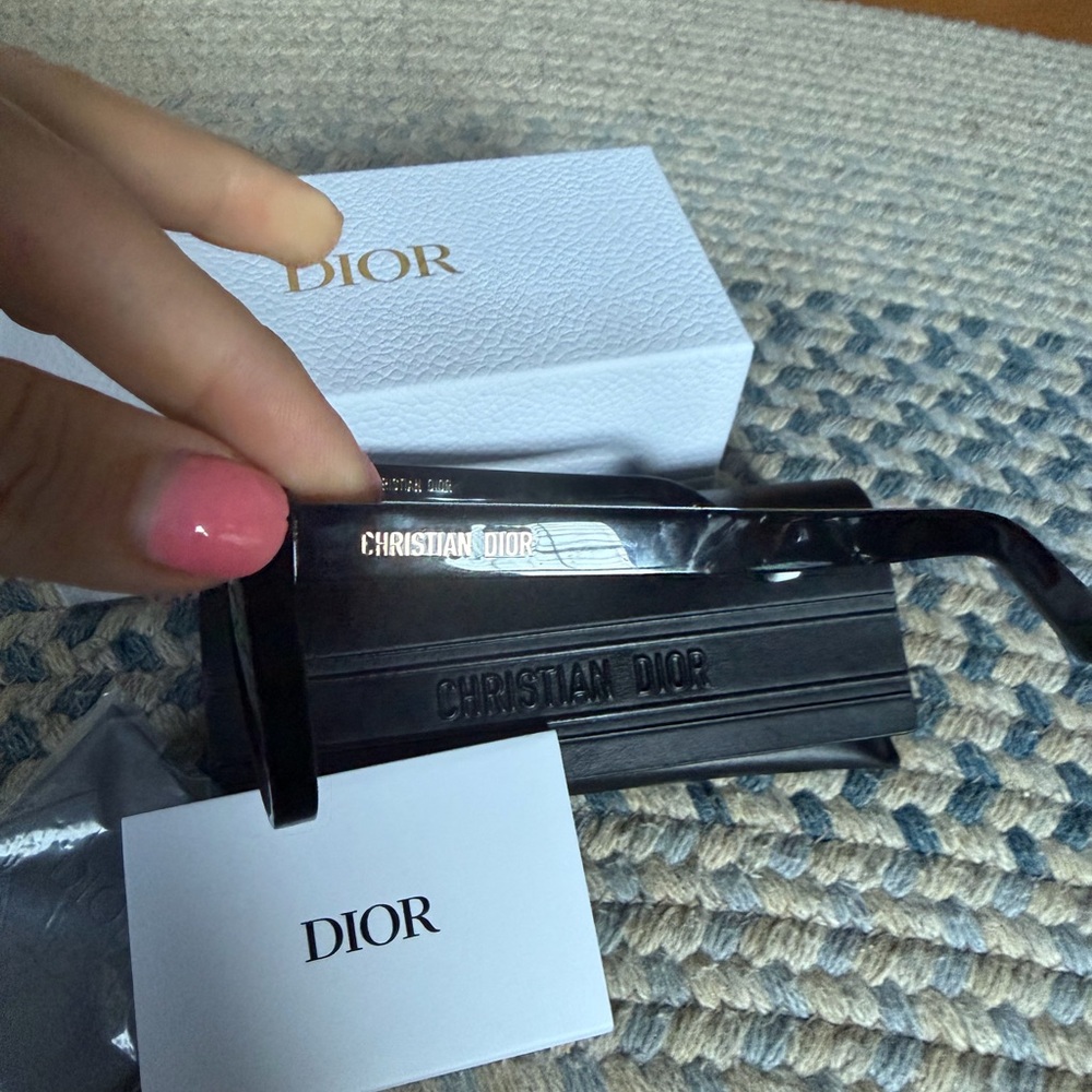 Dior DiorMidnight R1 Butterfly Women's Black Sunglasses 54MM - Picture 6 of 6